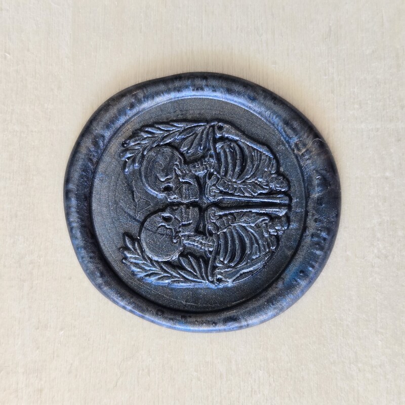 Skull lover seal