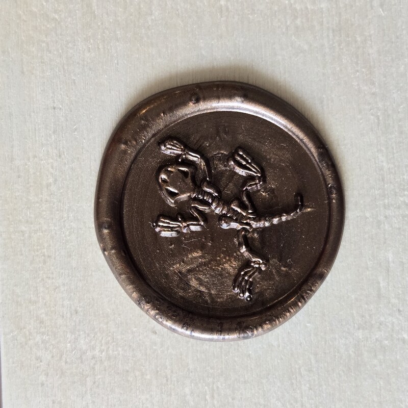 Lizard skeleton seal